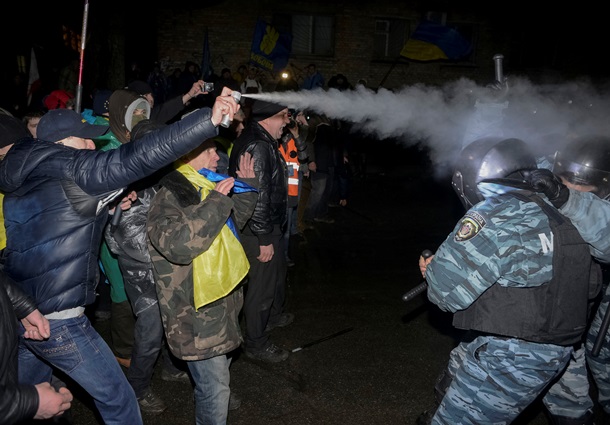 Столкновения с Беркутом. Фото ключевых событий Евромайдана 10-12 января