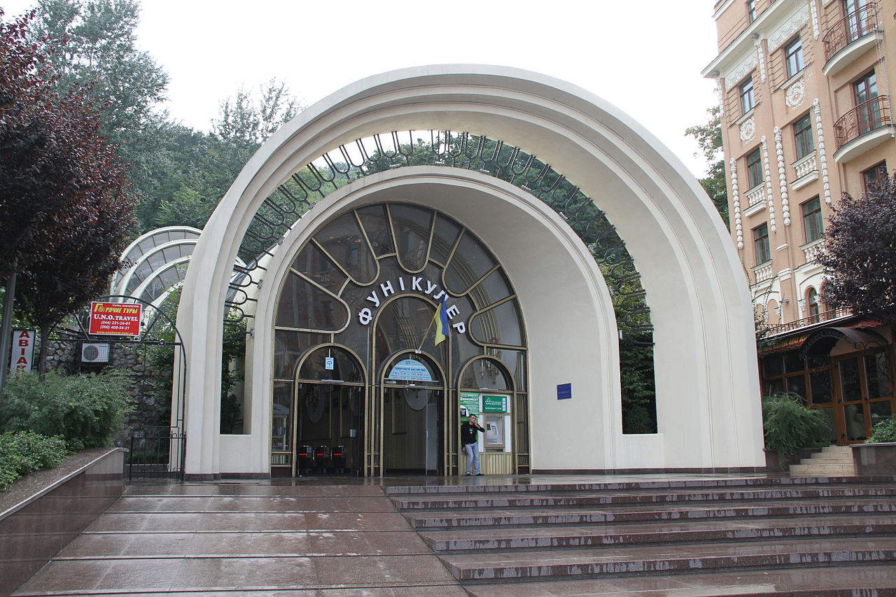 kyiv-funicular-bottom-day.jpg