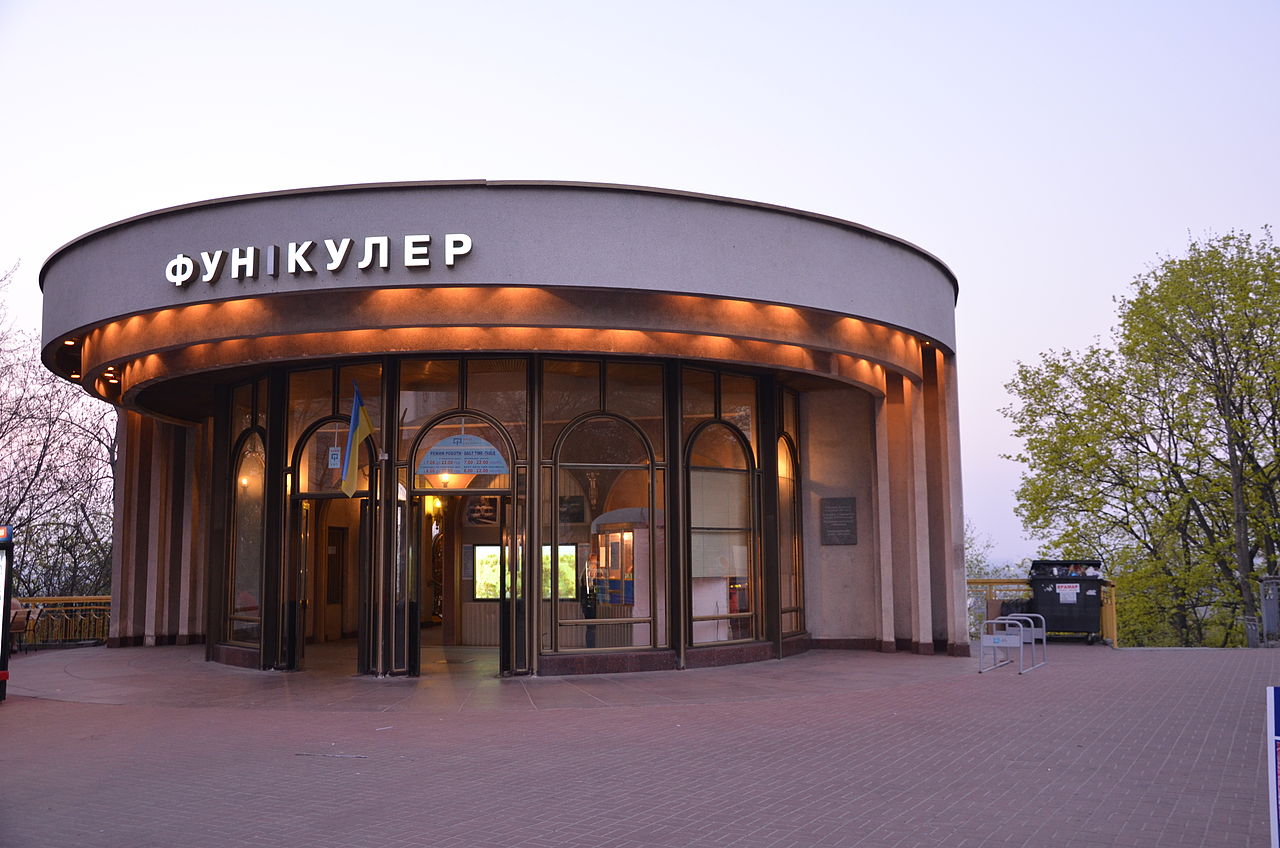 kyiv-funicular-top-evening.jpg